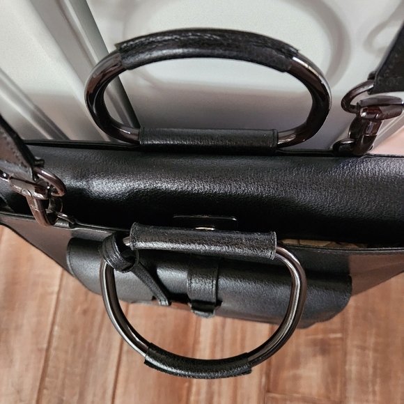 Gucci Black Leather Shoulder Bag - Picture 5 of 15